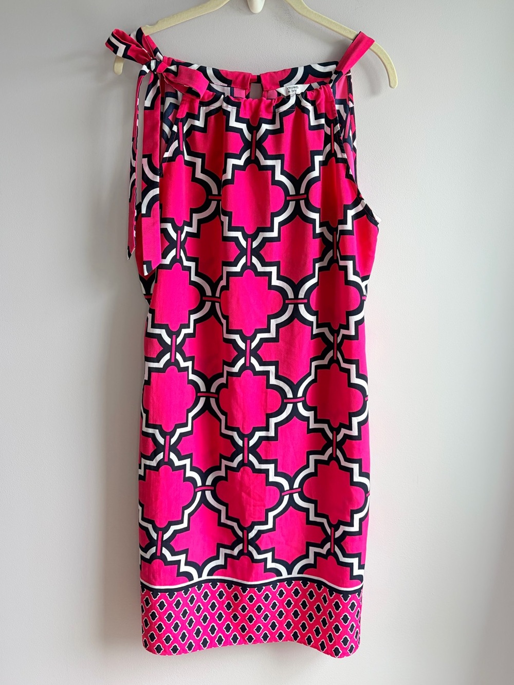 Crown & Ivy Dress Mini Shift Hot Pink Navy Medallion Sleeveless Tie Neck EUC L